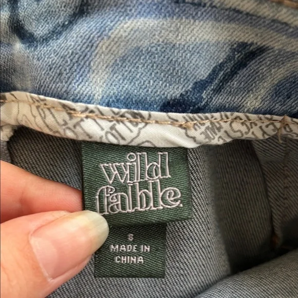 Swirl Denim Mini Skirt size 8 Wild Fable like new with small slit at front seam - Picture 8 of 9